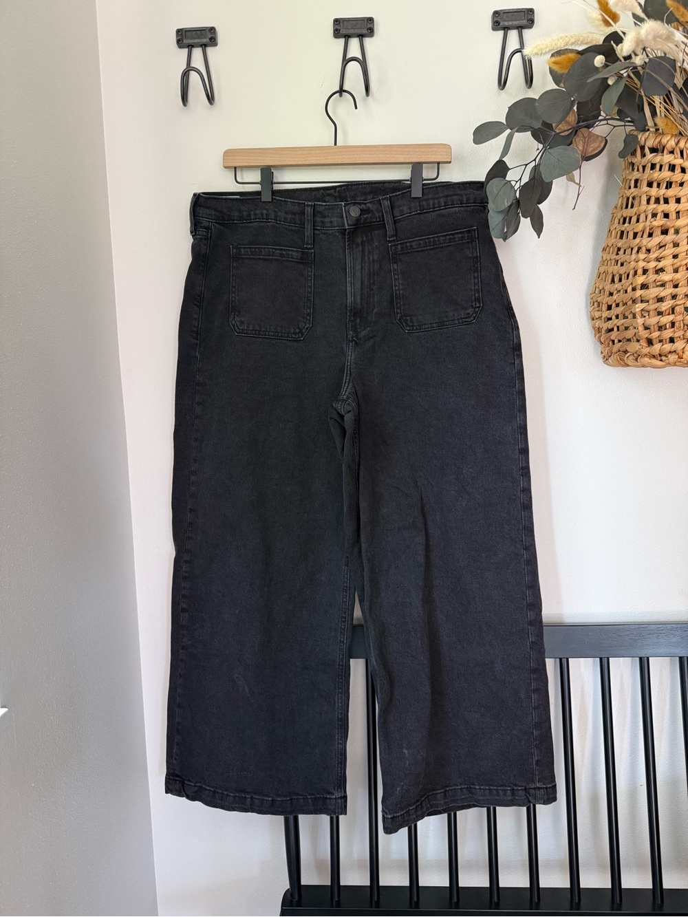 Wide Leg Cropped Black Denim Pants Size 16/33 Tall.
